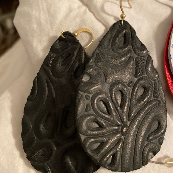 Leather tear drop earring set of 6 - Picture 5 of 7